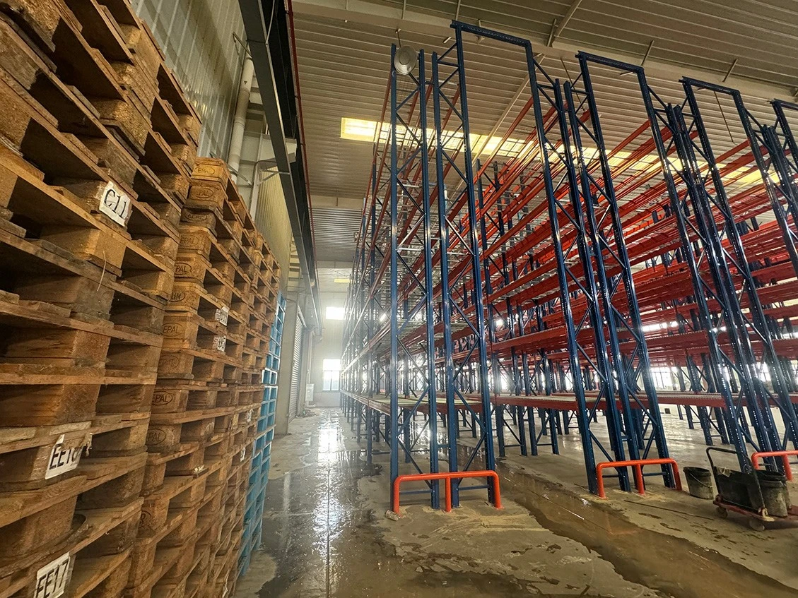 Industrial Narrow Aisle Racking System01 Industrial Narrow Aisle Racking System01